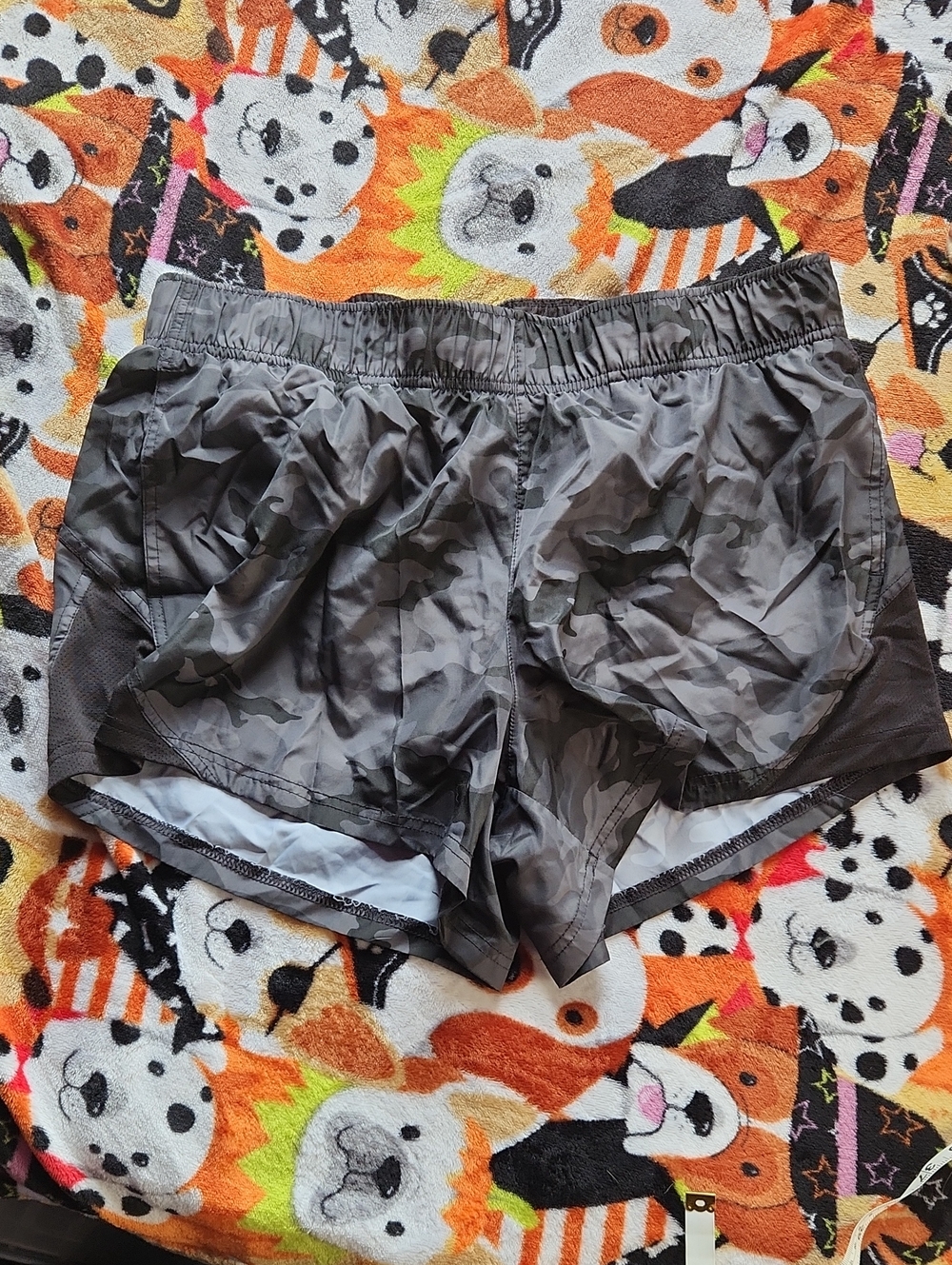 ATHLETIC WORKS Women’s Gray Black Camo Athletic Shorts